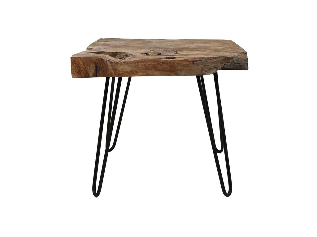 Rustieke houten salontafel met natuurlijke randen en zwarte metalen haarspeldpoten, minimalistisch ontwerp.