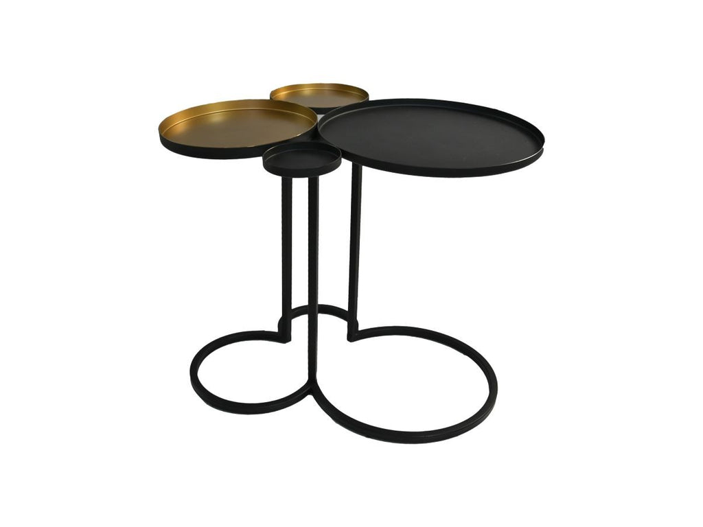 Zwarte metalen bijzettafel met drie niveaus, inclusief twee goudkleurige en één zwart blad, modern design.