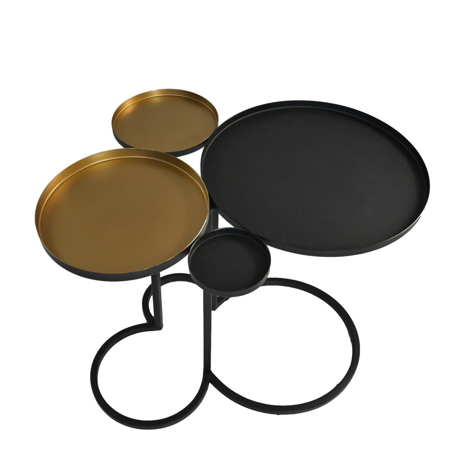 Vierdelige bijzettafelset met goud- en zwartmetalen bladen, modern design met overlappende ronde vormen.