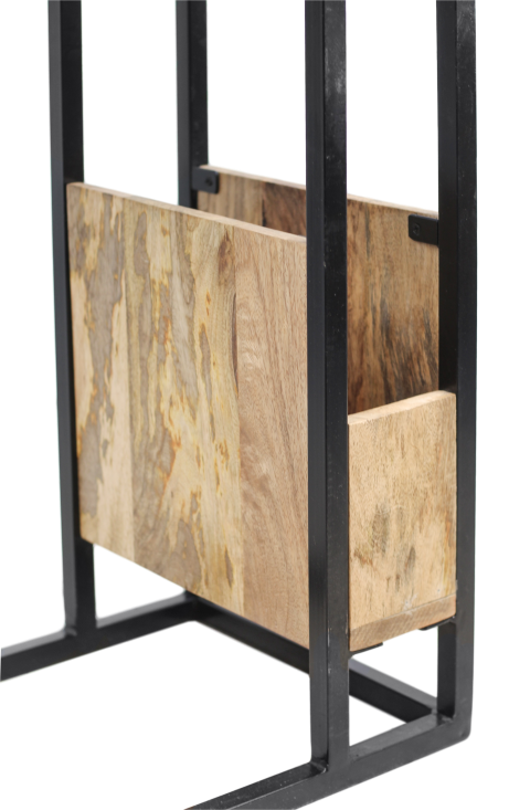 Houten tijdschriftenhouder met robuuste, industriële metalen frame en natuurlijke houtstructuur.