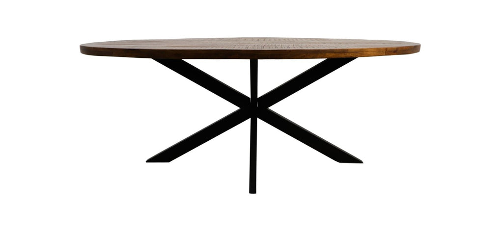 Ronde houten eetkamertafel met een dikke rand, ondersteund door een zwart metalen kruisframe.