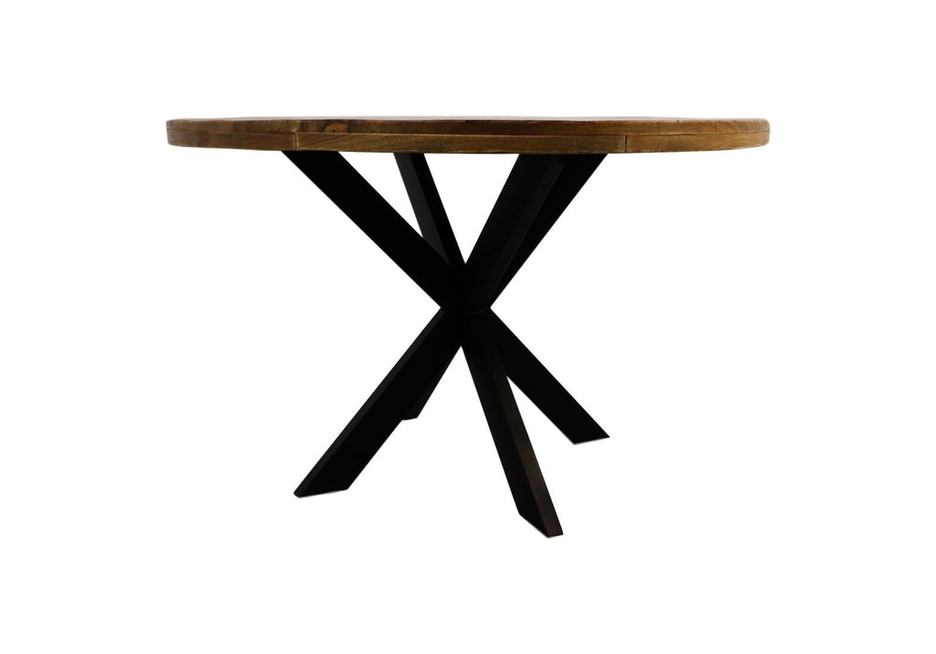 Ronde houten tafel met een zwart metalen kruisvoet, eenvoudig en modern design, met een glad oppervlak.