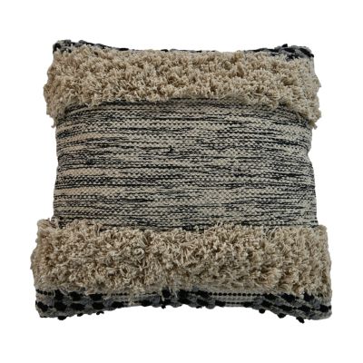 Bruin en zwart gestreept sierkussen met getextureerde beige franjes, moderne en knusse uitstraling.