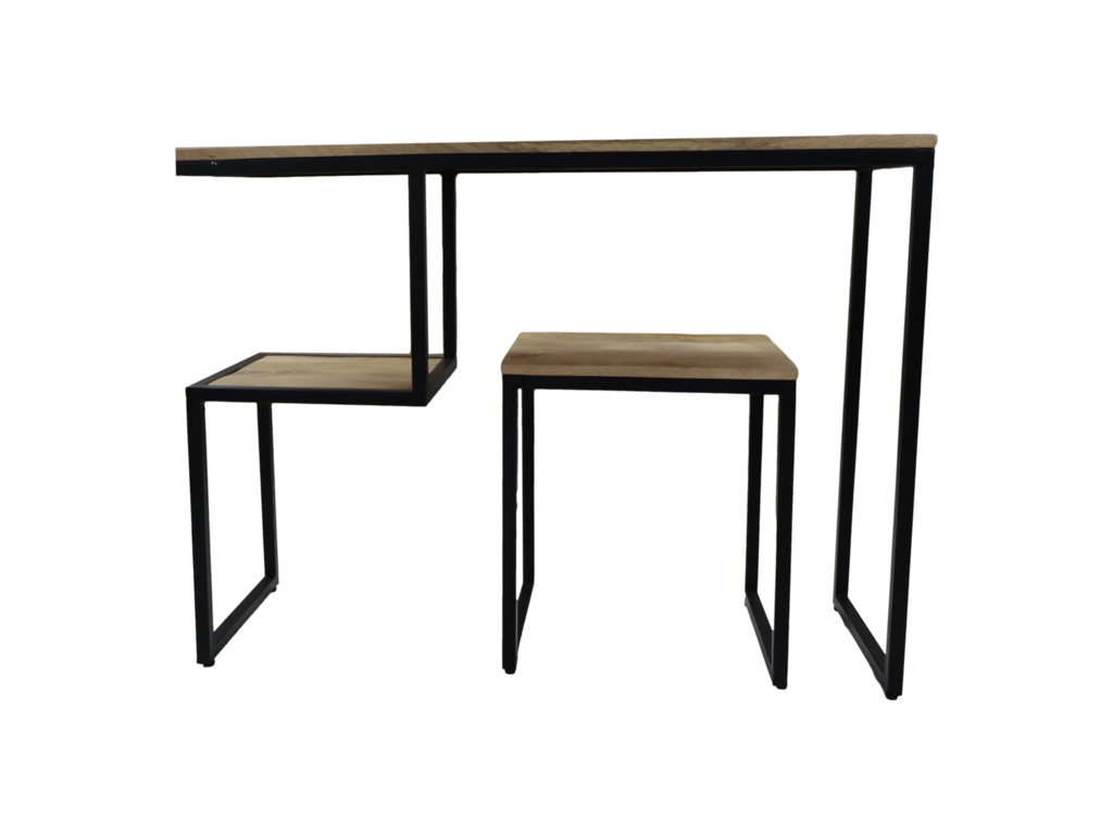 Set van drie minimalistische tafels met houten bladen en slanke, zwarte metalen frames in diverse hoogtes.