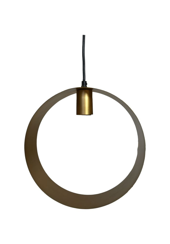 Koperkleurige hanglamp met ronde metalen ring en zwarte kabel, minimalistisch en modern design.