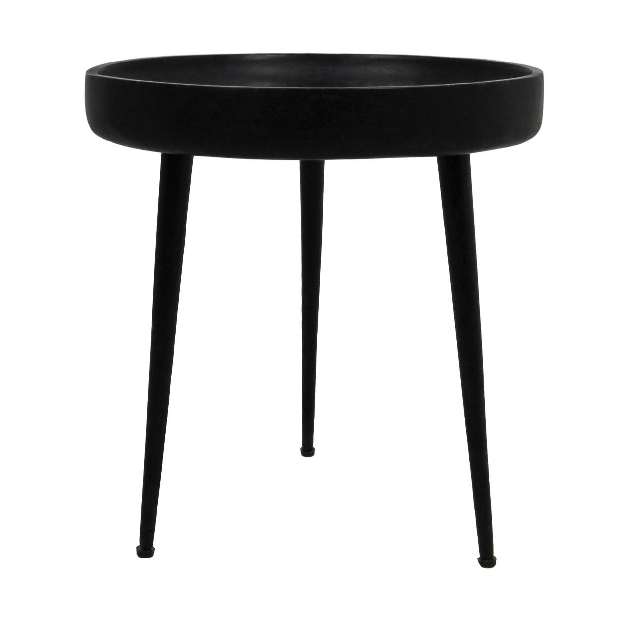 Zwarte metalen bijzettafel met drie slanke poten en een ronde, ondiepe bovenkant in minimalistisch design.