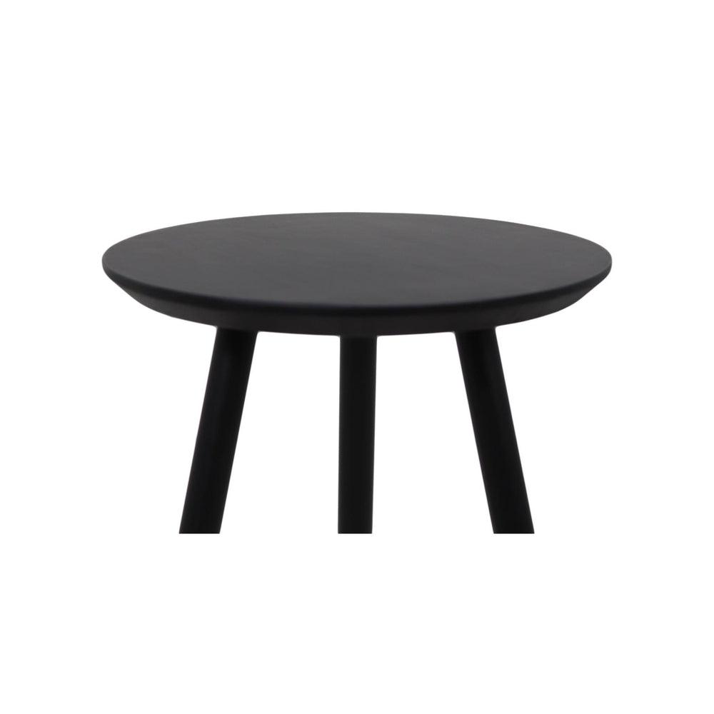 Minimalistisch zwart bijzettafeltje met ronde top en drie stevige poten, modern design op witte achtergrond.