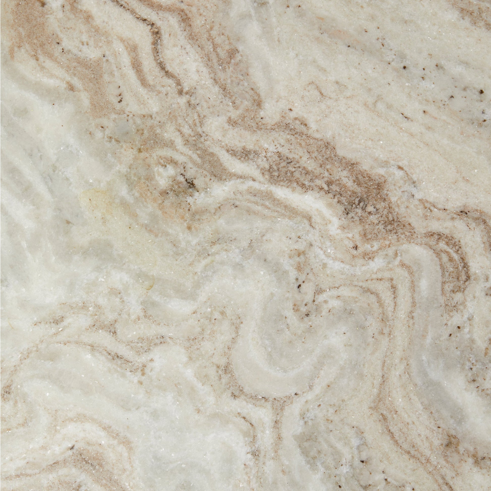Gedetailleerd marmerpatroon met beige en bruine golven, natuurlijke textuur en subtiele glinstering.