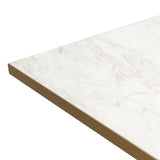Marmeren tafelblad met subtiele beige aderen en een goudkleurige rand, hoekperspectief.