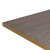 Close-up van matte bruin FSC-houten blad met rijke houtnerf en dunne goudkleurige metalen rand van eettafel Gijs