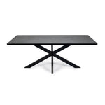 Rechthoekige zwarte eettafel met een strak design en kruisvormige metalen poten.